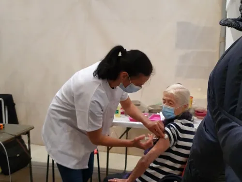 Visite du vaccinodrome au Zénith de Dijon